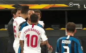 Hẹn gặp sau trận, HLV Inter Milan gạ cầu thủ đối phương đánh nhau vì bị lôi quá khứ hói đầu ra mỉa mai