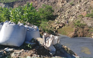 Công an Thanh Hóa bắt quả tang vụ đổ trộm 28,6 tấn chất thải “lạ”