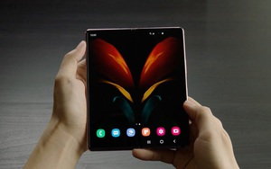 Samsung Galaxy Z Fold 2 vẫn chưa ra mắt, nhưng đã xuất hiện video đánh giá chi tiết