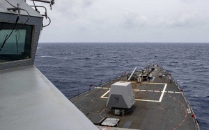 Trung Quốc vừa phóng tên lửa, tàu khu trục Mỹ tiến gần Hoàng Sa