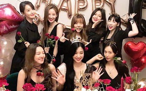 13 năm SNSD vẫn quá đẳng cấp: Gửi lời chúc kỷ niệm debut cũng leo top toàn cầu, ảnh họp mặt khiến MXH bùng nổ