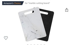 Mua chiếc thớt nấu ăn về, người phụ nữ đỏ mặt xấu hổ với hoa văn nhạy cảm trên bề mặt
