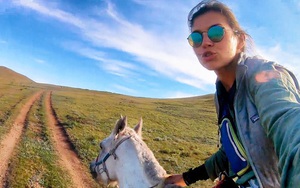 Chuyến hành trình cô độc băng qua Mông Cổ trên lưng ngựa của một cô gái: Thưởng thức cảnh tượng hùng vĩ và luôn đối mặt nguy hiểm rình rập