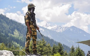 Báo Ấn Độ: Lính Ấn Độ ở vùng biên giới bị tấn công bất ngờ, "hung thủ" đã bỏ trốn vào rừng