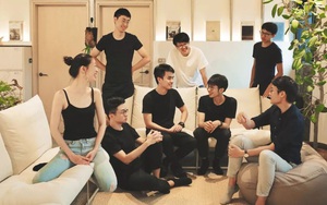 Muốn sống vui vẻ cùng nhau, 22 người bạn cùng thuê nhà trọ cũ, cải tạo lại và có cả phòng triển lãm