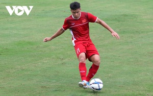 Sao mai Đặng Văn Tới của Hà Nội FC “thần tượng” Đình Trọng, thận trọng trước Quảng Nam