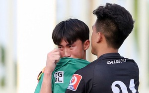 Cầu thủ trẻ HAGL khóc như mưa sau khi thua trắng ở bán kết U17 quốc gia 2020