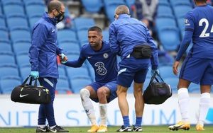 Chelsea nhận hai tin xấu từ các tân binh 'bom tấn'