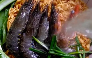 Thanh niên thử làm bát mì tôm y chang như trên quảng cáo, dân mạng xem xong chỉ để ý 1 chi tiết cực “sai trái” này