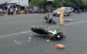 Điều khiển xe máy va chạm với cụ bà, thiếu tá công an tử vong