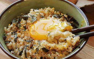 Cơm nóng trộn trứng sống - sa tế: Món ăn đang hot trên MXH mấy ngày nay, hóa ra lại dễ làm và vô cùng thơm ngon nhờ loại gia vị 'made in Việt Nam' này