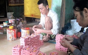 Làng nghề nặn tượng ông Táo xứ Huế “đến hẹn lại lên”