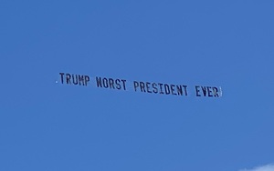 Ông Trump bị cư dân Florida chế nhạo ngay tại tư dinh