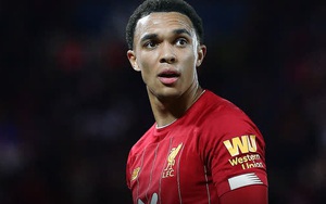Alexander-Arnold và sự hồi sinh nhờ những lần giấu kỹ huy chương