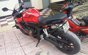 Ghét tiếng bô xe, hai thợ hồ đập hỏng mô tô phân khối lớn