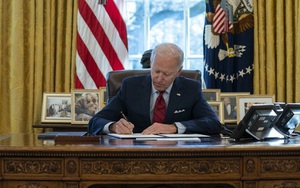 Chỉ với một cây bút, Tổng thống Biden muốn 'đảo ngược' di sản của người tiền nhiệm
