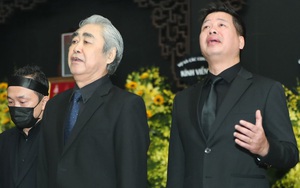 Clip: NSND Quang Thọ cùng dàn học trò hát 'Tình ca' tại tang lễ tiễn biệt thầy Trung Kiên