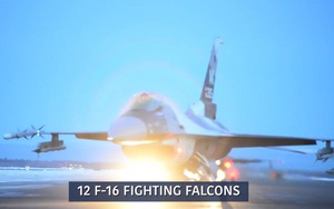 Tiêm kích F-35 và F-16 của Mỹ biểu diễn "voi đi bộ" trong thời tiết âm 40 độ C
