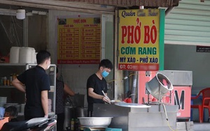 Hà Nội cho hàng quán được bán tại chỗ: "Lâu lắm rồi chúng tôi mới được đón khách tại quán nên vui lắm!"