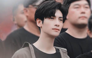 SỐC: La Vân Hi bị nam phụ tát đến mức nhập viện cấp cứu, nghiêm trọng ra sao mà ekip đi theo 'bu đen bu đỏ' không rời?