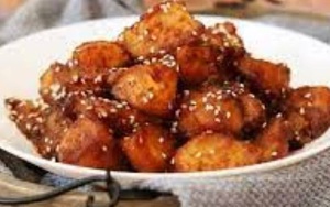 Không phải xào, khoai tây chiên cho thêm chút nước này đảm bảo ngon