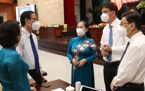 NÓNG: UBND TP HCM đề nghị lùi thời gian thu phí hạ tầng cảng biển