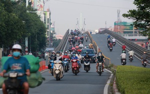 Bác sĩ Bệnh viện Chợ Rẫy khóc trên đường đi làm về vì một lý do "lạ"