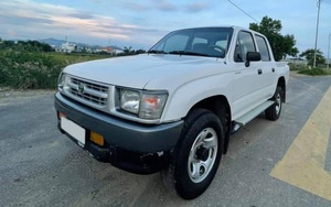 Toyota Hilux 'trong truyền thuyết' bán giá ngang ngửa Honda SH sau 20 năm, CĐM đua nhau hỏi mua bằng được