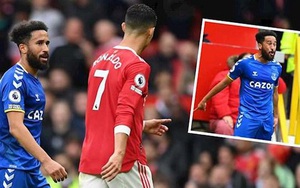 Vì sao người hùng Everton bắt chước cách ăn mừng của Ronaldo sau khi 'xé lưới' M.U?