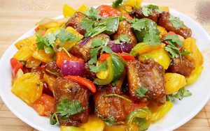 Cách làm sườn rim chua ngọt với dứa đơn giản mà ngon