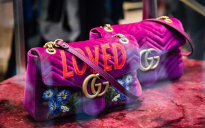 Nhân viên Gucci dụng chiêu "dùng ly miêu đánh tráo thái tử", chiếm đoạt gần 9.000 USD