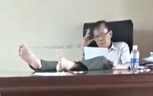 Trần tình của Hạt trưởng Kiểm lâm Đắk Nông bị tố gác 2 chân lên bàn làm việc