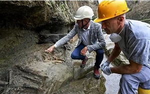 Ý: Bộ xương bị chôn vùi trong vụ phun trào Vesuvius được tìm thấy tại Herculaneum