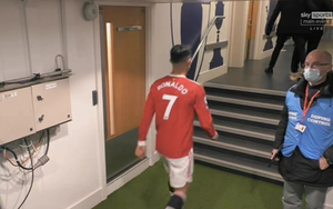 Thất vọng vì phải dự bị, Ronaldo đi thẳng vào đường hầm