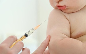 Quy trình tiêm chủng vắc xin cho trẻ quy định như thế nào, những lưu ý khi đưa trẻ đi tiêm