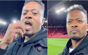 Patrice Evra... ăn cỏ trên sân vận động Old Trafford