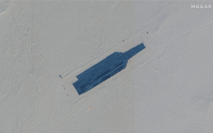 Trung Quốc bí mật xây dựng mô hình tàu sân bay Mỹ trong sa mạc