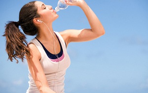 8 thói quen uống nước sai cách có hại cho sức khỏe