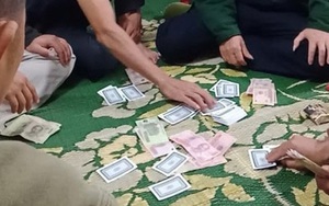 Diễn biến "nóng" vụ bắt quả tang nhóm cán bộ xã, thôn đánh bạc tại Trạm y tế