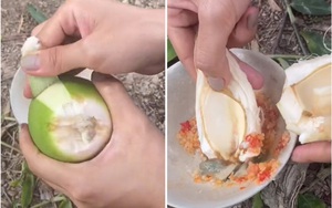 Cảnh một người hái dừa non rồi ăn cả vỏ khiến dân tình vừa kinh ngạc vừa hồ nghi: "Ăn được thật không vậy trời?"