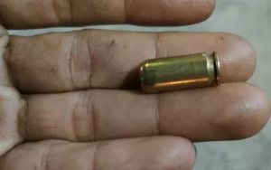 CLIP: Kinh hoàng nhóm thanh thiếu niên nổ súng giải vây cho bạn gái ở Bình Dương