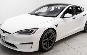 Xe điện Tesla Model S Plaid lên đường về Việt Nam: Tăng tốc nhanh nhất thế giới, có vô-lăng cắt nửa cực lạ mắt