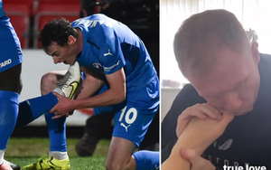 Tiền đạo vô danh ăn mừng chế giễu Paul Scholes