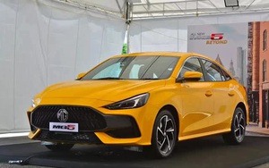 Loạt sedan hàng hot sắp ra mắt Việt Nam: MG5 'đụng độ' Civic thế hệ mới, Camry 2022 thêm bản hybrid