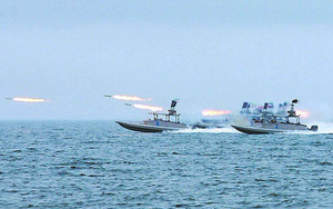 Chuẩn bị ứng phó tàu sân bay Mỹ, Hải quân Iran trang bị thêm 340 xuồng cao tốc mang tên lửa