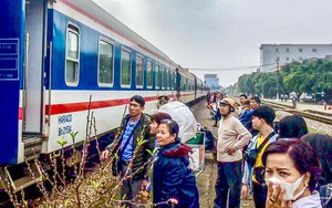 Khách hàng phàn nàn phí trả vé tàu quá cao, Tổng công ty đường sắt nói gì?