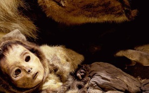 Trẻ sơ sinh 1.500 năm tuổi "hồi sinh" trong quan tài đá