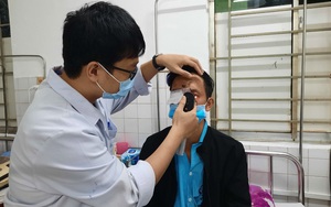 Chơi pháo dịp Tết, người hỏng mắt, người nát tay