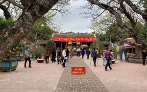 Lần đầu tiên đền Trần vắng nhất trong hơn 30 năm qua, phát ấn theo cách đặc biệt