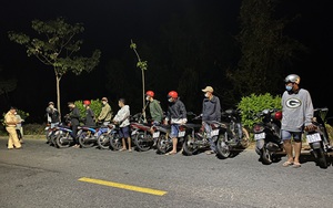 Kịp thời giải tán hơn 50 'quái xế' nhí đua xe trái phép giữa đêm